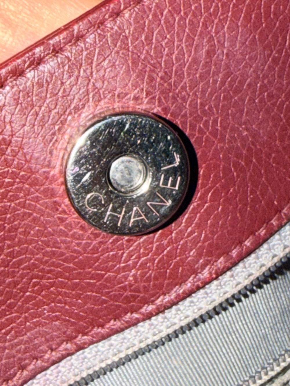 CHANEL Executive Cerf Leather Tote with CC Emblem - Picture 12 of 17